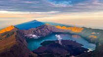 3D/2N Rinjani trekking summit,lake and hot springs.