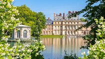 Skip-the-line Château de Fontainebleau from Paris by Car 