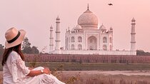 From Delhi: 2-Day Taj Mahal Sunrise Tour with Fatehpur Sikri