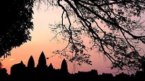 Angkor Wat Sunrise & 3 Main Temples with Breakfast – Small Group