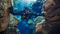 Silfra: Diving Between Tectonic Plates - Meet on Location