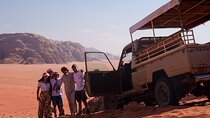 Half day Jeep Tour in Wadi Rum incl. water and Bedouin tea
