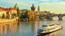 Prague's Old Town Private Guided Tour with Boat Cruise 