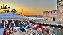Bosphorus Sunset Yacht Cruise with Snacks and Live Guide