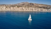 Santorini: Caldera Private Catamaran Cruise with Meal & Drinks
