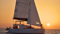 Santorini Oia: Private Sunset Catamaran Cruise with BBQ & Drinks