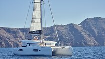 Santorini Oia: Caldera Private Day Cruise with BBQ & Drinks