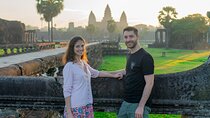 Angkor Sunrise Vespa Tour with Breakfast and Lunch