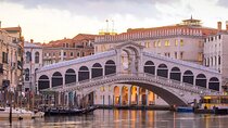 Full day luxury trip to Venice with private car and driver from Milan