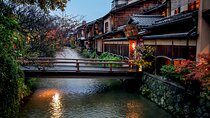 Guided Gion Tour: Explore Kyoto’s Historic Geisha District 