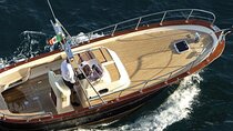 Private Boat Tour from Positano to the Amalfi Coast with Drinks