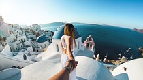 Captivating Walking Tour in Santorini For Those In Love