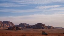 4 hours Jeep tour in Wadi Rum with Bedouin guide. Including lunch, water and tea