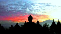 Punthuk Setumbu Sunrise and Borobudur Temple in Private Tour