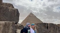 8-hours day tour to Giza pyramids and Egyptian museum with local bazaars 
