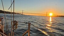 Small Group Sailboat Sunset Tour in Lisbon with a Drink