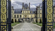 Tour of Chateaux of Fontainebleau and Vaux le Vicomte from Paris