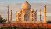 From Delhi: Sunrise Taj Mahal and Agra Fort Private Tour