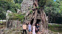 2-Day Angkor Wat Tour with Banteay Srei and Floating Village