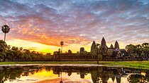 Siem Reap: Angkor Sunrise Tour by Bike with Breakfast & Lunch