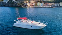 Private Luxury Yacht Tour Capri from Sorrento–Raffaelli Shamal 40