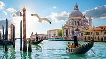 Private Walking Tour of Venice's Old Town with Gondola Ride