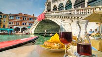 Wine Tasting Tour in Venice Old Town with a Wine Expert 
