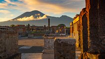 Pompeii and Vesuvius Cellars Tour with Lunch from Naples