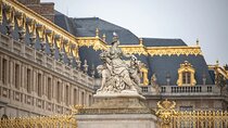 Paris Vintage Car Tour with Louvre & Versailles and CDG Transfers
