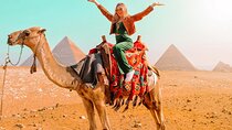 All-Inclusive Cairo Private Tour: Pyramids, GEM & Khan El Khalili