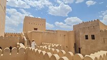 Full-Day Nizwa Fort, Bahla Fort and Jabreen Castle Private Tour