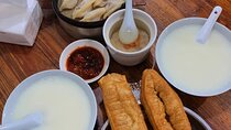 Eat Like a Local! Beijing Private 2 Hour Breakfast Tour in Hutong