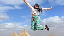 8-Hour Private Tour of the Pyramids, Egyptian Museum and Local Bazaar from Cairo