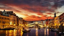 Experience Venice Like a Local on a Guided Small Group Walking Tour By Night