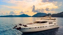 24-Hour in Luxury Yacht in Istanbul with Room