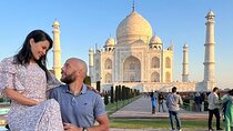Private Sunrise Tour of Tajmahal and Agra Fort from Delhi