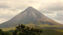 Full Day Arenal Volcano Hike and Hot Spring Experience with Lunch