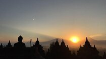 Borobudur Sunrise from Setumbu Hill and Great temples tour