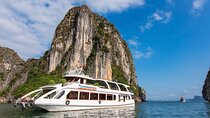 From Hanoi: Alova Premium Day Cruise, Transfer, Lunch and Kayak