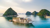 2D/1N at 5 STAR CRUISES: Transfer,Meals, Cave, Island & Beach