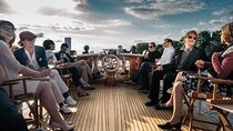 Evening aperitif tour aboard the motor yacht Fitzgerald