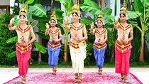 Apsara Dance Show with Dinner by Tuk-Tuk Roundtrip Transfer