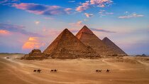 Private Giza Pyramids & Sphinx Experience with Egyptologist Guide