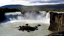 Half-Day Combo Tour to Goðafoss, Laufas and The Christmas House