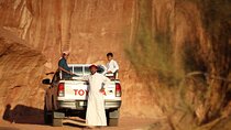 Wadi Rum 2-Day Jeep Tour with Meals and Overnight in Bedouin Camp