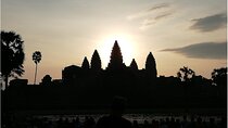 Sunrise Small Group Tour to Angkor Wat Temple