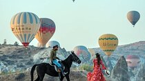 2 Hours Horse Riding with Balloons at Sunrise in Cappadocia