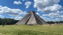 Discover the Maya ancient city Chichen Itza & 2 cenotes included