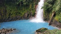 6-Hour Waterfall Hiking and Water Tubing Activity in Rio Celeste 