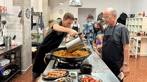 Seafood paella cooking class, tapas and visit to Ruzafa market.